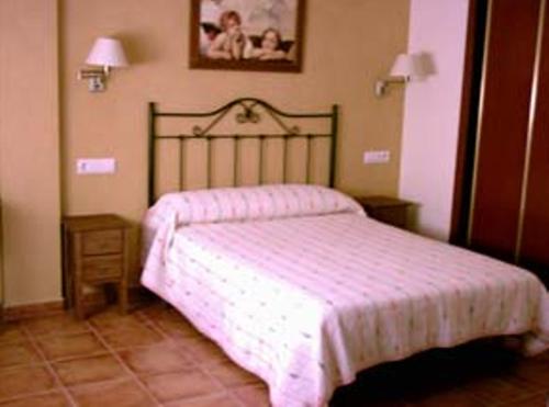 Cama o camas de una habitación en Hostal Las Sabinas