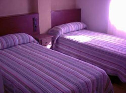 Cama o camas de una habitación en Hostal Las Sabinas