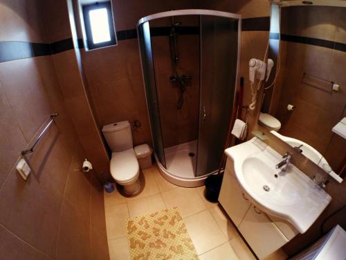 Kylpyhuone majoituspaikassa Montetrest Apartments