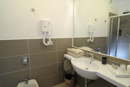 Koupelna v ubytování Hotel Ambrosio La Corte