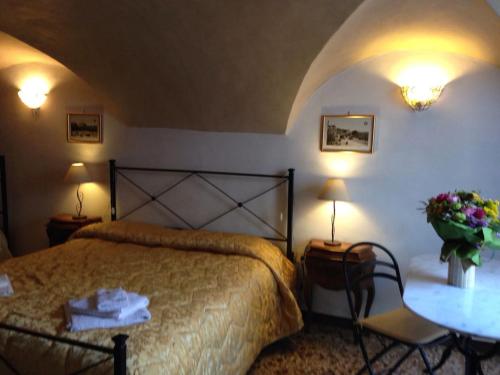 A bed or beds in a room at La Torre