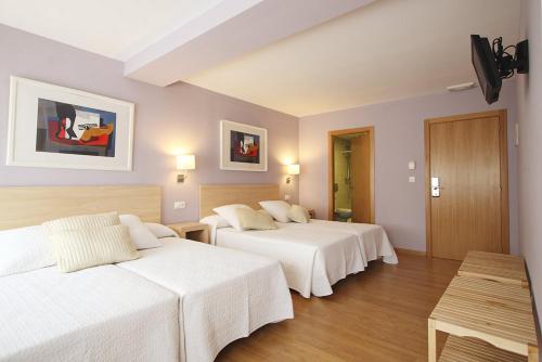 Postel nebo postele na pokoji v ubytování Dormavalencia Hostel