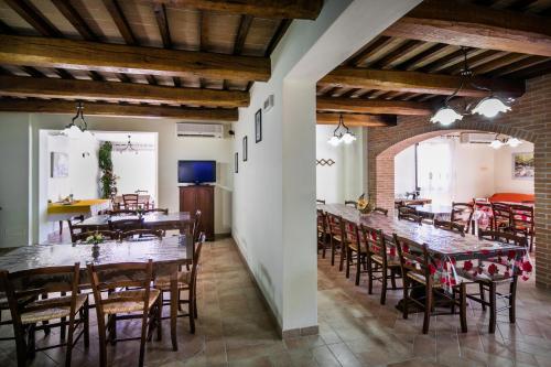 Un restaurant sau alt loc unde se poate mânca la Agriturismo La Rosa Montefalco