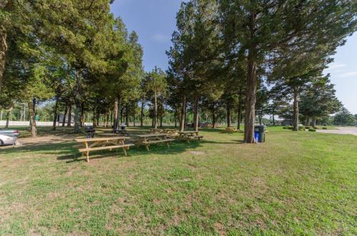 Jardín al aire libre en Hyland Motor Inn
