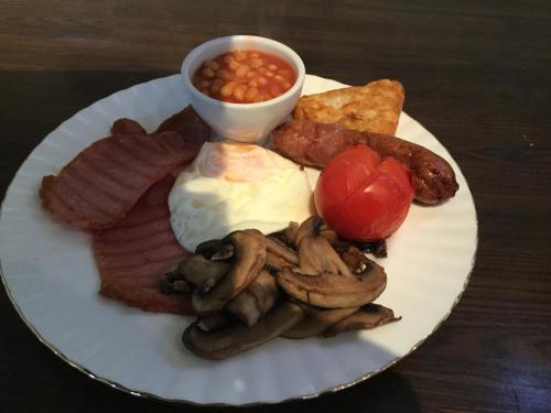 Food at or somewhere near the bed & breakfast 