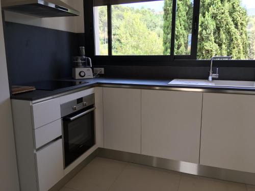 Een keuken of kitchenette bij Villa Eugénie