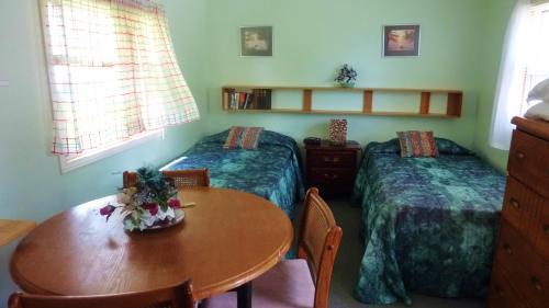Кровать или кровати в номере Silver Springs Cottage Resort