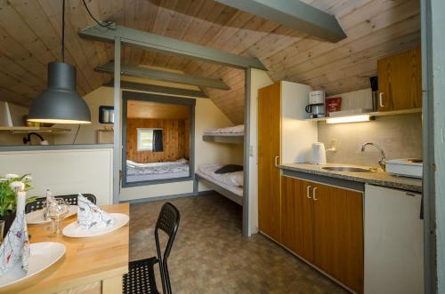 Кровать или кровати в номере Bryrup Camping