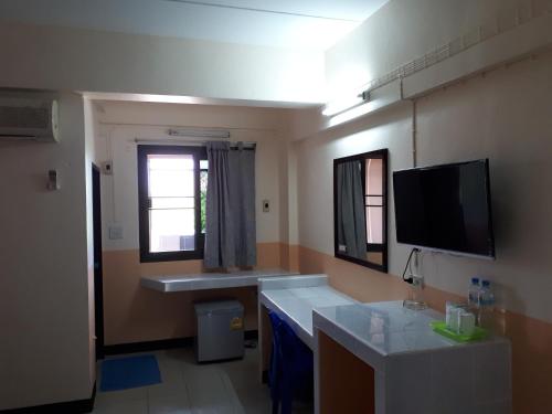 TV a/nebo společenská místnost v ubytování Centerpoint Hotel