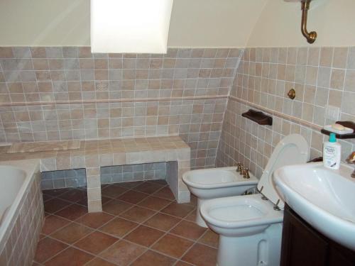 A bathroom at Il Mulino in Maremma