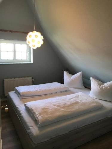 Кровать или кровати в номере Nord Hüs - Strandnahe Apartments