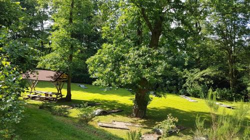 Taman di luar Schweizer Haus Wippra