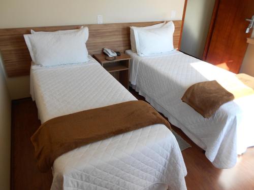 Ein Bett oder Betten in einem Zimmer der Unterkunft Hotel JWF