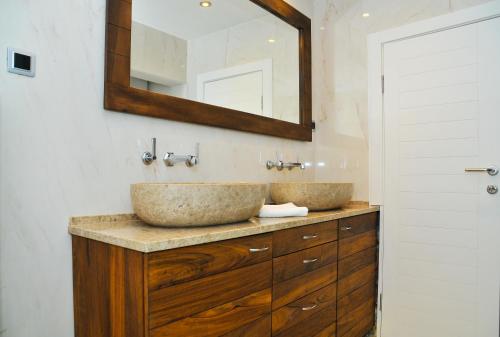Bilik mandi di Beachfront Villa Perast