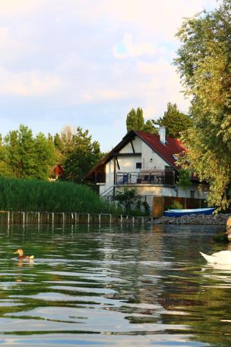 Pogled na reku u blizini vikendice