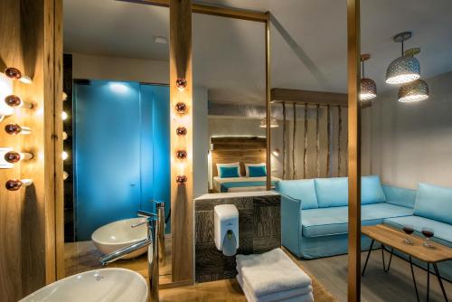 Ванная комната в Senses Blue Boutique hotel