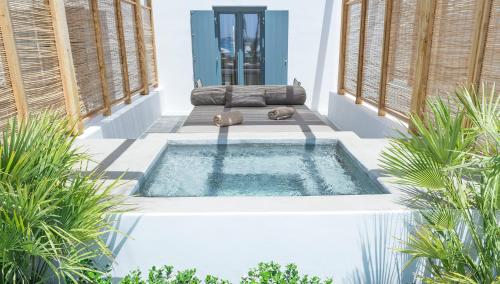Бассейн в Branco Mykonos или поблизости