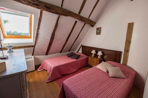 A bed or beds in a room at Gîte Jardins du Périgord