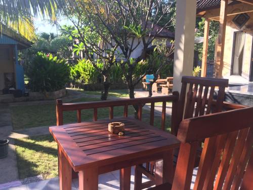 Taman di luar Kputra Homestay