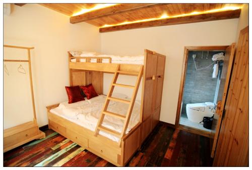 Tongli Begonia Flowers Guesthouseにあるベッド