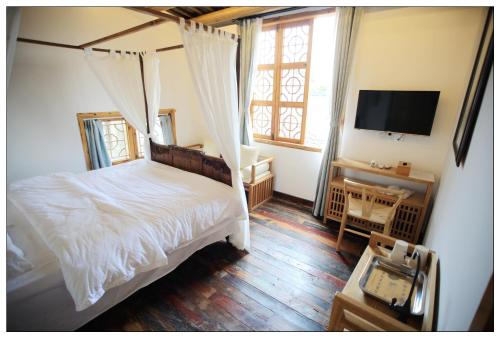 Tongli Begonia Flowers Guesthouseにあるベッド