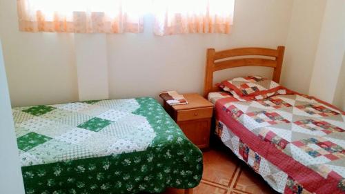 En eller flere senge i et værelse på Hospedaje Julito