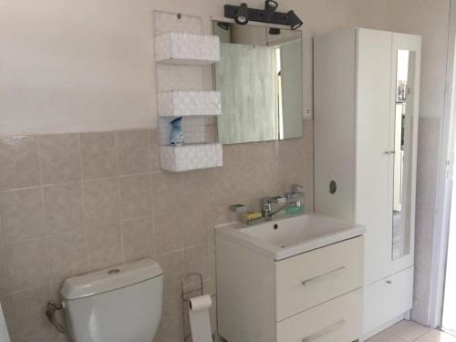 Ванна кімната в Maison Parmentile