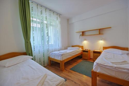 A bed or beds in a room at Hostel Teleki