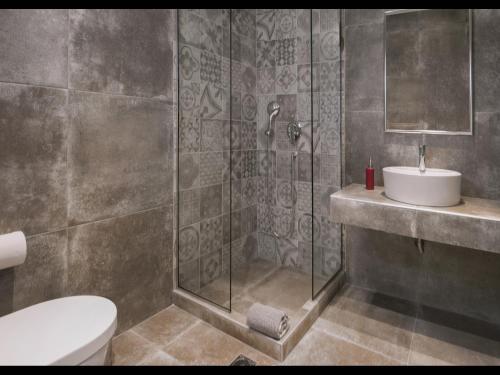 A bathroom at Namare Luxury Apartments