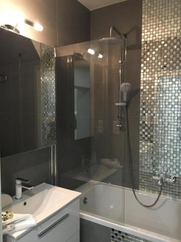 a bathroom with a shower and a tub and a sink at Family & Business Elegant Apartments KCK ul Astronautów Centrum Downtown - 3 Bedroom, Bath with Hydromassage, Parking in Kielce