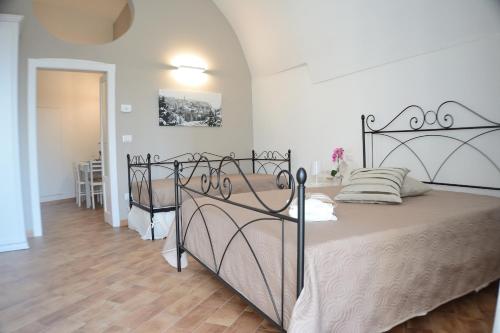 a bedroom with a large bed in a room at B&B Fontana La Stella in Gravina in Puglia