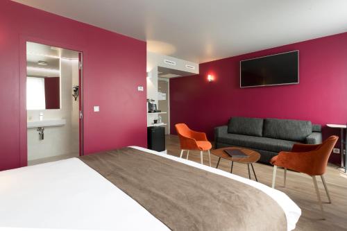 Ένα ή περισσότερα κρεβάτια σε δωμάτιο στο Brit Hotel Codalysa Marne la Vallée - Torcy