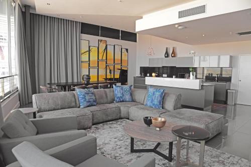 Ruang duduk di The Capital Menlyn Maine