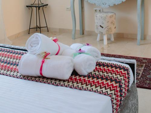 Elviria Beach Pool, Gardens & 5-Min Walk to the Beach
