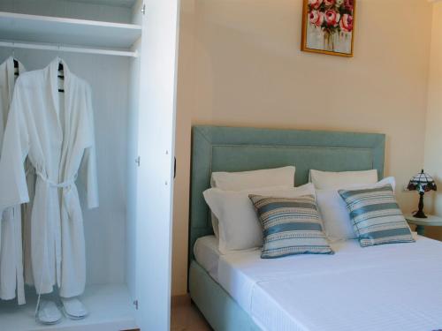 Elviria Beach Pool, Gardens & 5-Min Walk to the Beach