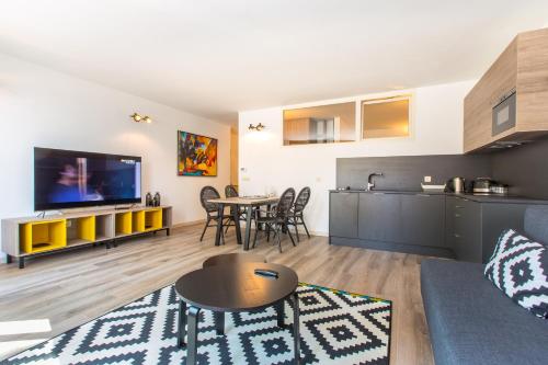 Kuchyň nebo kuchyňský kout v ubytování Tamara Luxury Apartments