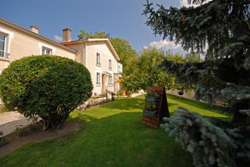 Κήπος έξω από το Chez Camille