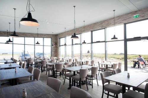Restaurant ou autre lieu de restauration dans l'établissement Arnarstapi Cottages