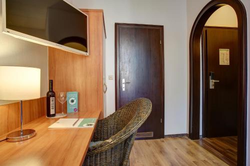 a room with a table with a bottle of wine at Trip Inn Hotel Blankenburg in Karlsruhe