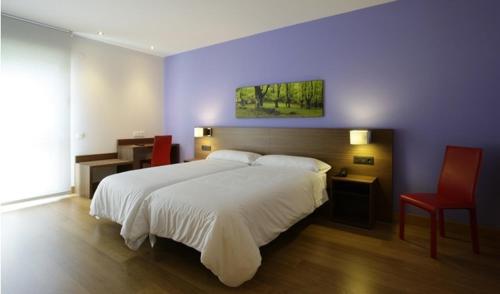 Un pat sau paturi într-o cameră la Aginaga Hotela