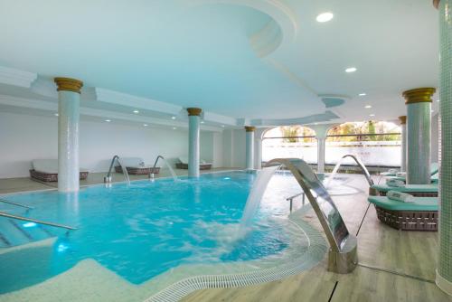 Bazén v ubytování Iberostar Selection Andalucia Playa nebo v jeho okolí