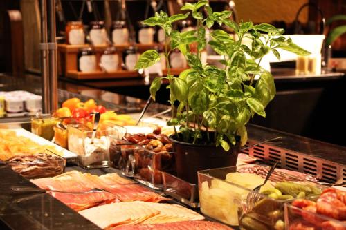 ホテルの敷地内または近くでの食事または食べ物
