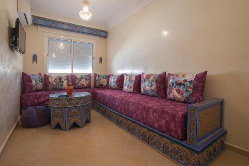 a living room with a couch and a table at Puerta Azul in Chefchaouene