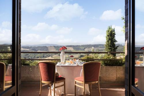 ระเบียงหรือลานระเบียงของ Relais Santa Chiara Hotel - Tuscany Charme