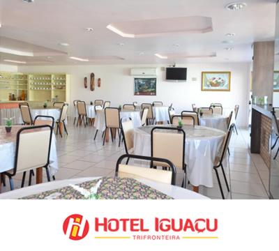 a hotel iguana restaurant with tables and chairs at Hotel Iguaçu in Dionísio Cerqueira