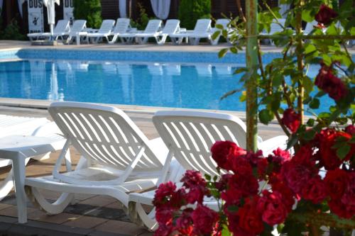 Hotel Doi Taurasiの敷地内または近くにあるプール