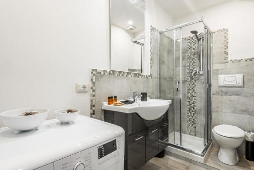 A bathroom at Dreamy Guelfa by Mmega