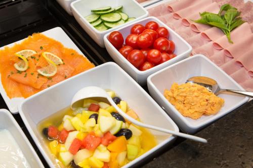 Makanan di atau berdekatan hotel