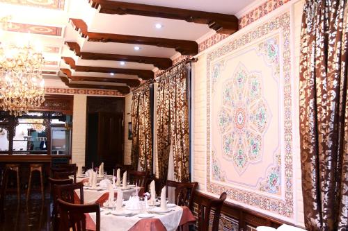 Restaurant ou autre lieu de restauration dans l'établissement Hotel Grand Samarkand Superior - A