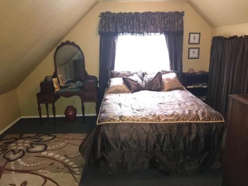 Кровать или кровати в номере Resurrection River Rentals